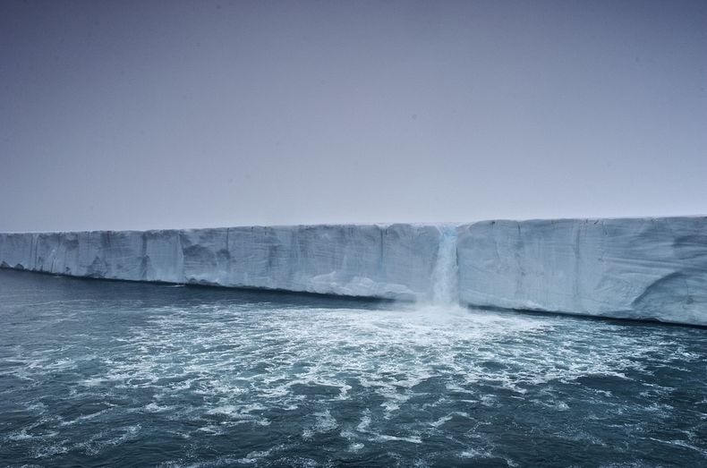 Photo of Ледниковые водопады архипелага Шпицберген