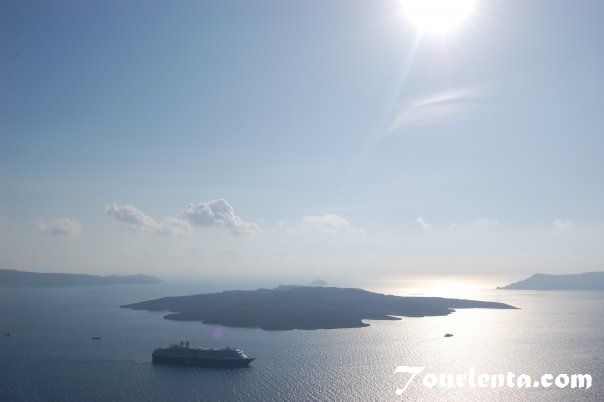 Photo of Вид на остров Санторини (Тира)
